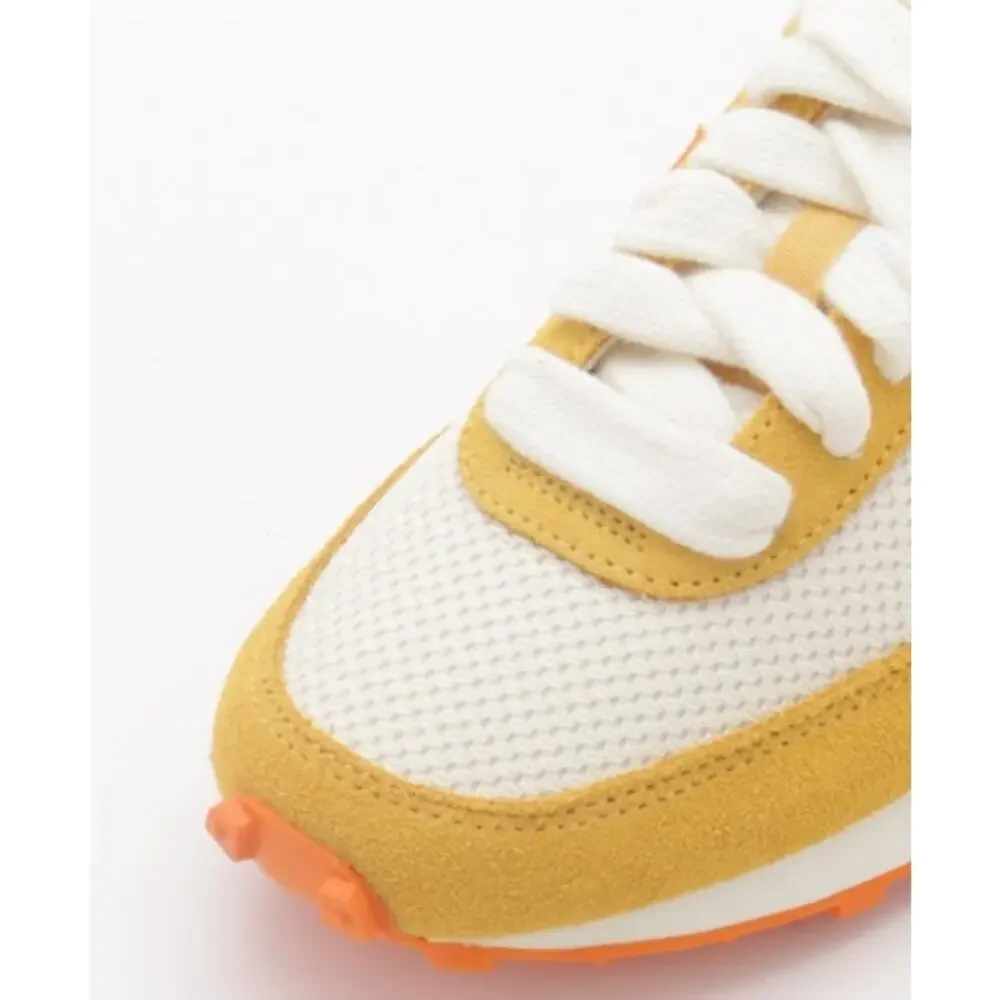 Nike Women's Daybreak Sneakers Paisley Swoosh Pale Ivory Magma Orange, Size 6.5
